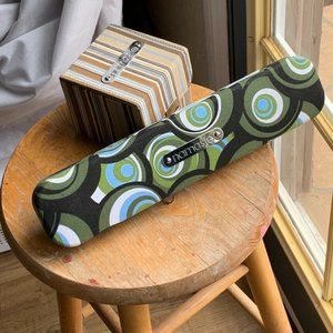 Namaste glass knitting needles and scented candle in fabric boxes gift set